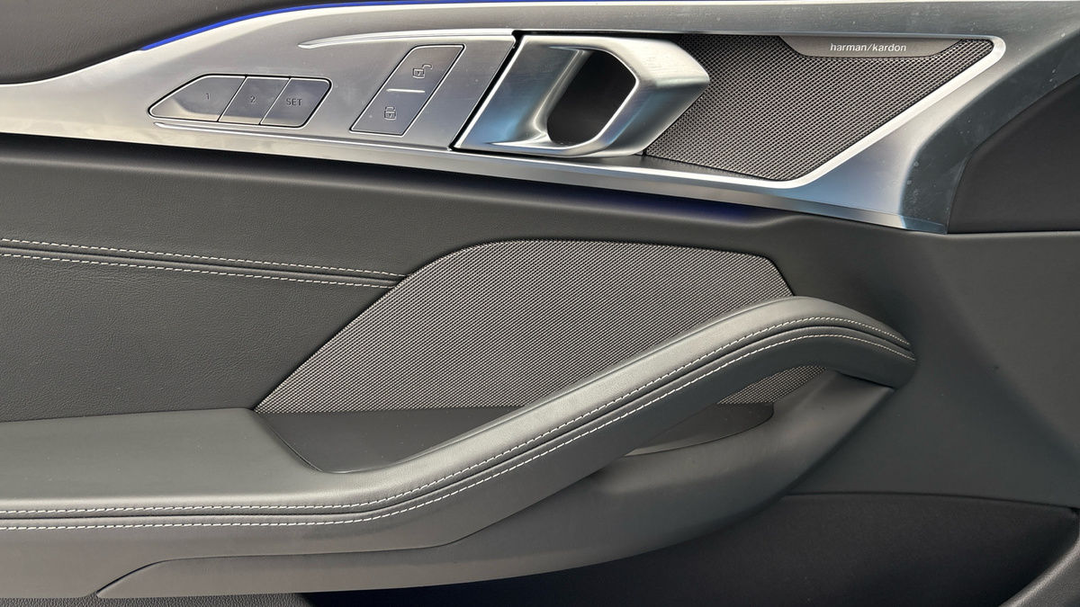 BMW 8 Series Image 19