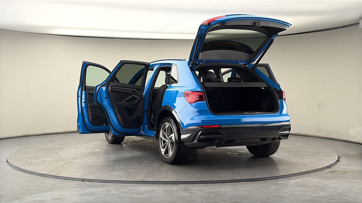 More views of Audi Q3