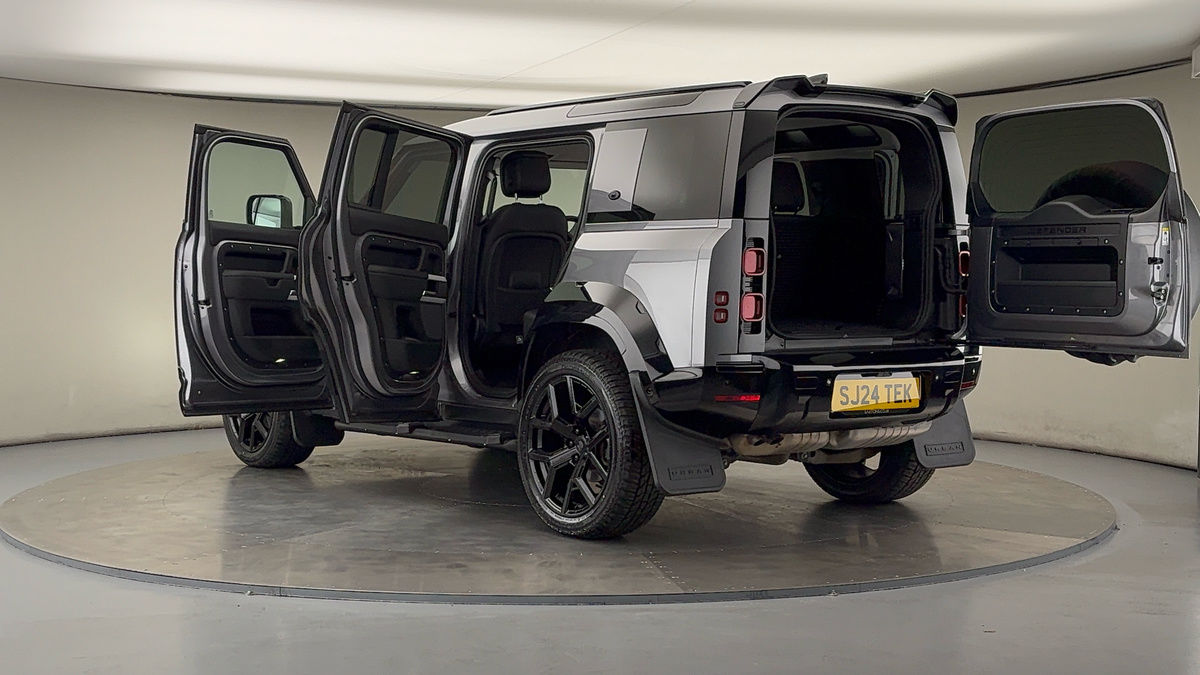 More views of Land Rover Defender 110