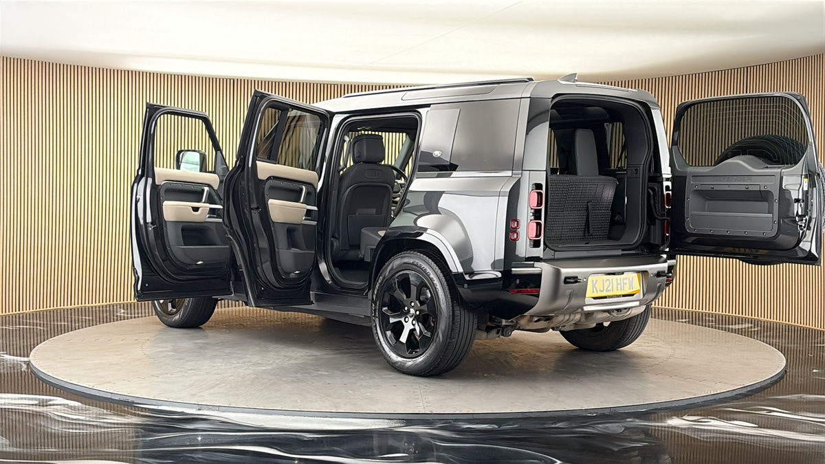 More views of Land Rover Defender 110