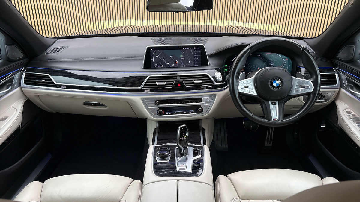 BMW 7 Series Image 12
