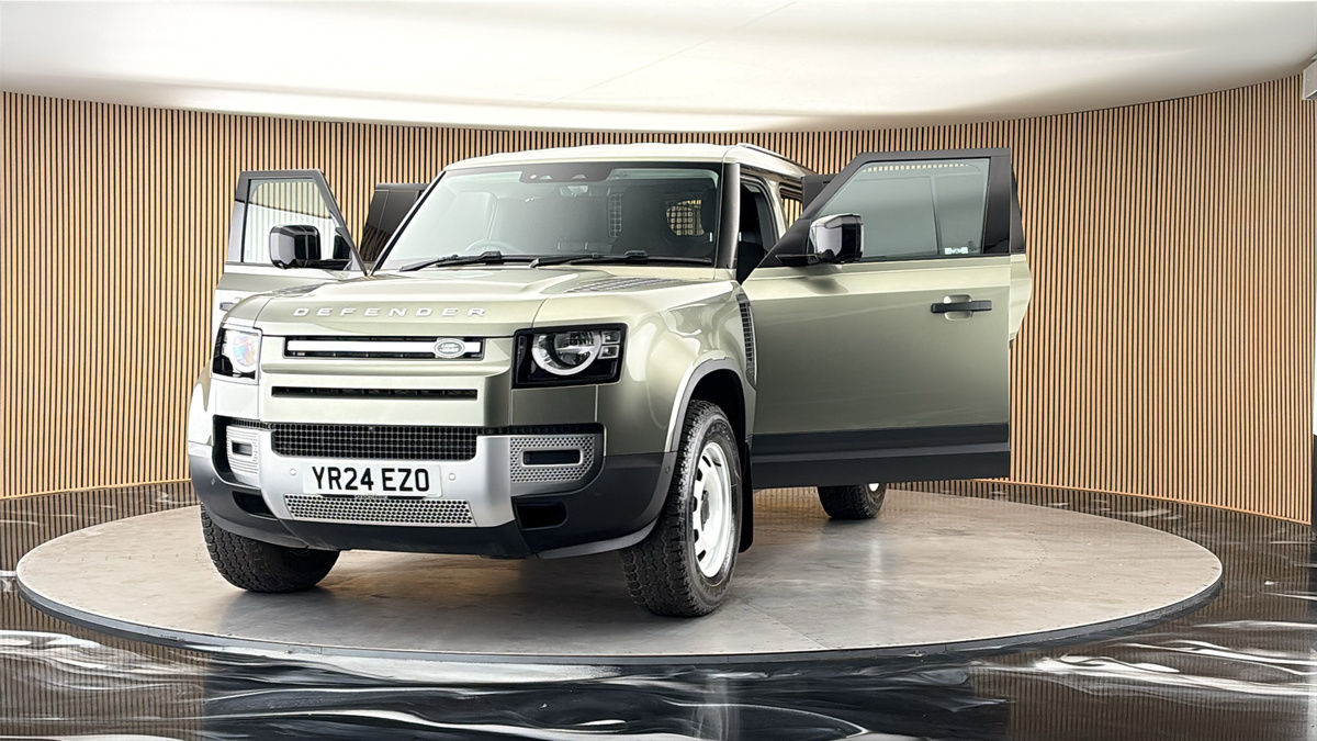 More views of Land Rover Defender 110