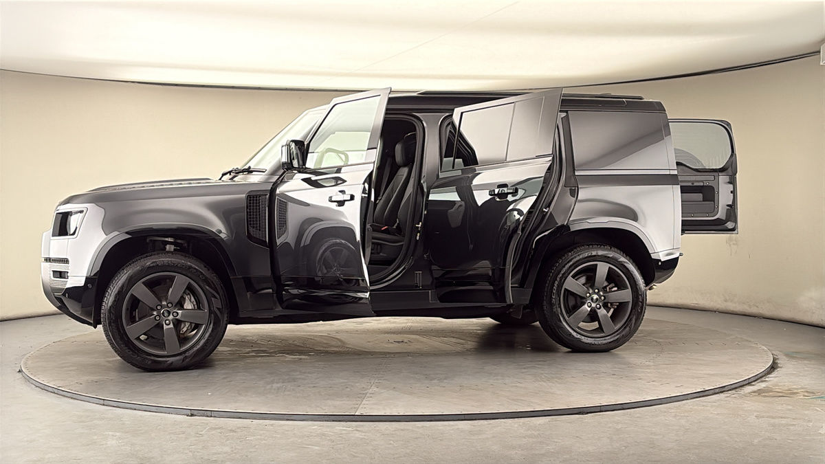 More views of Land Rover Defender 110