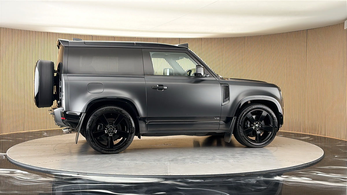More views of Land Rover Defender 90