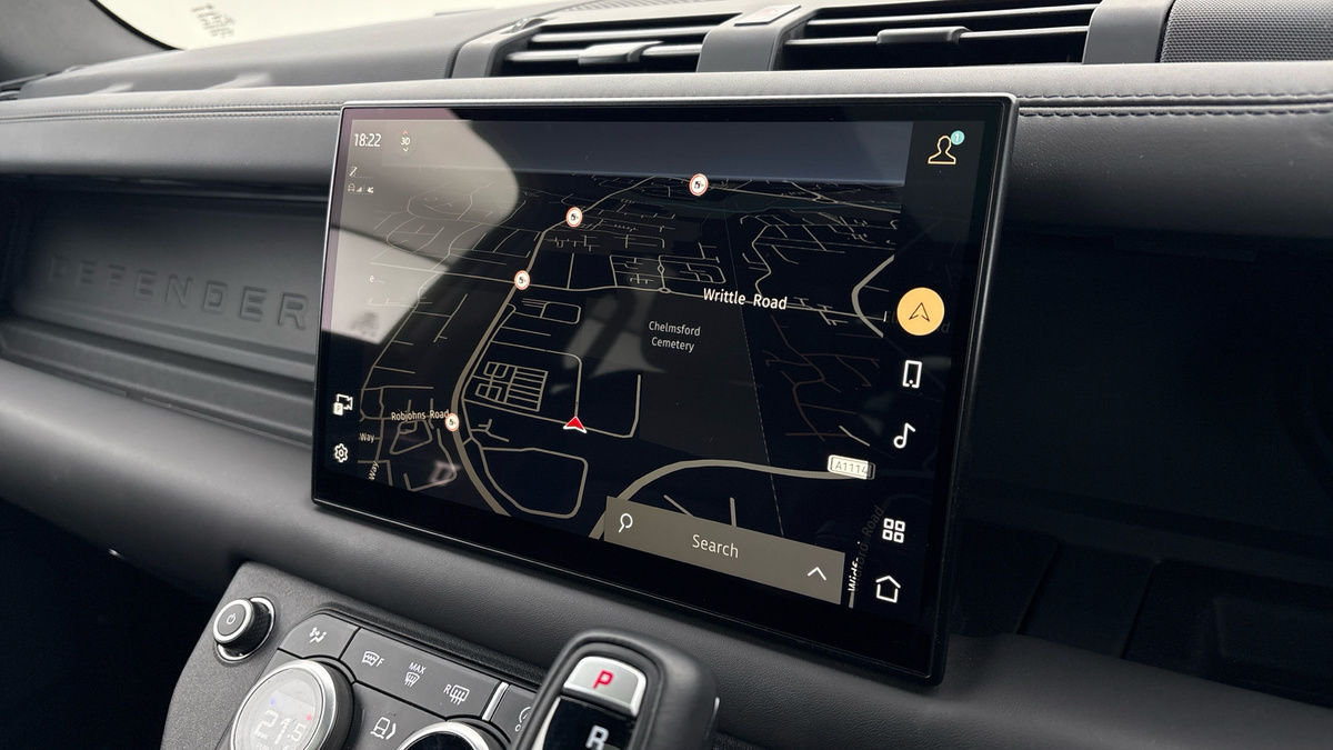 Land Rover Defender 110 Image 17