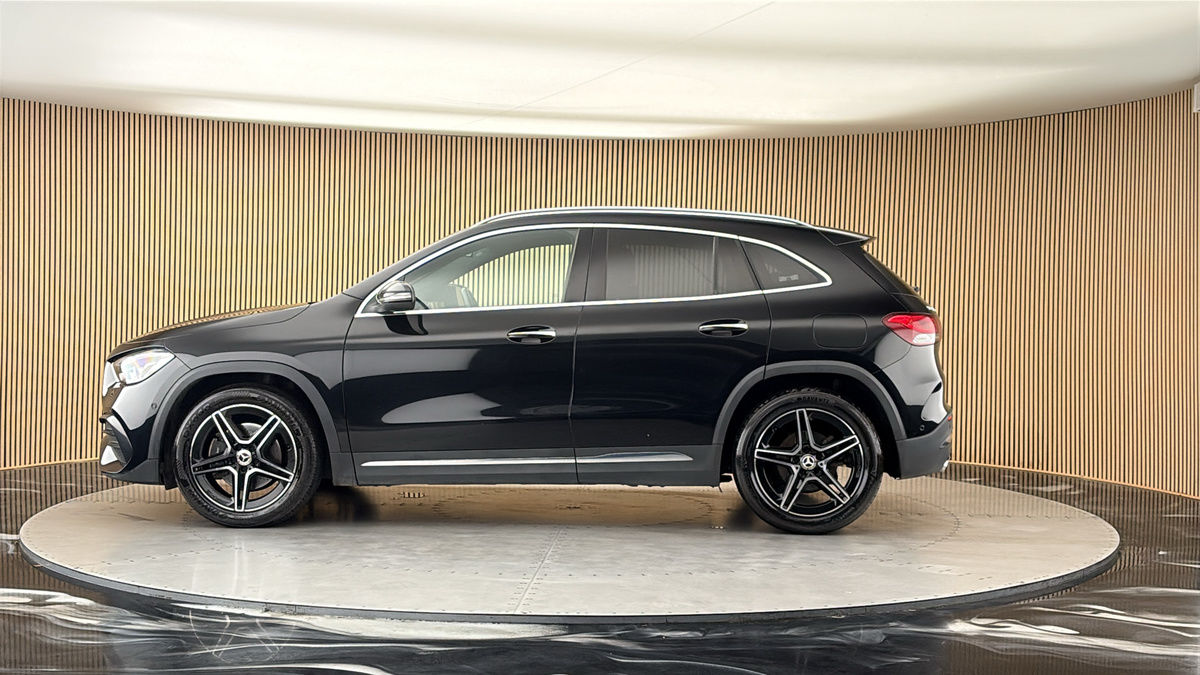 Mercedes-Benz GLA Image 15