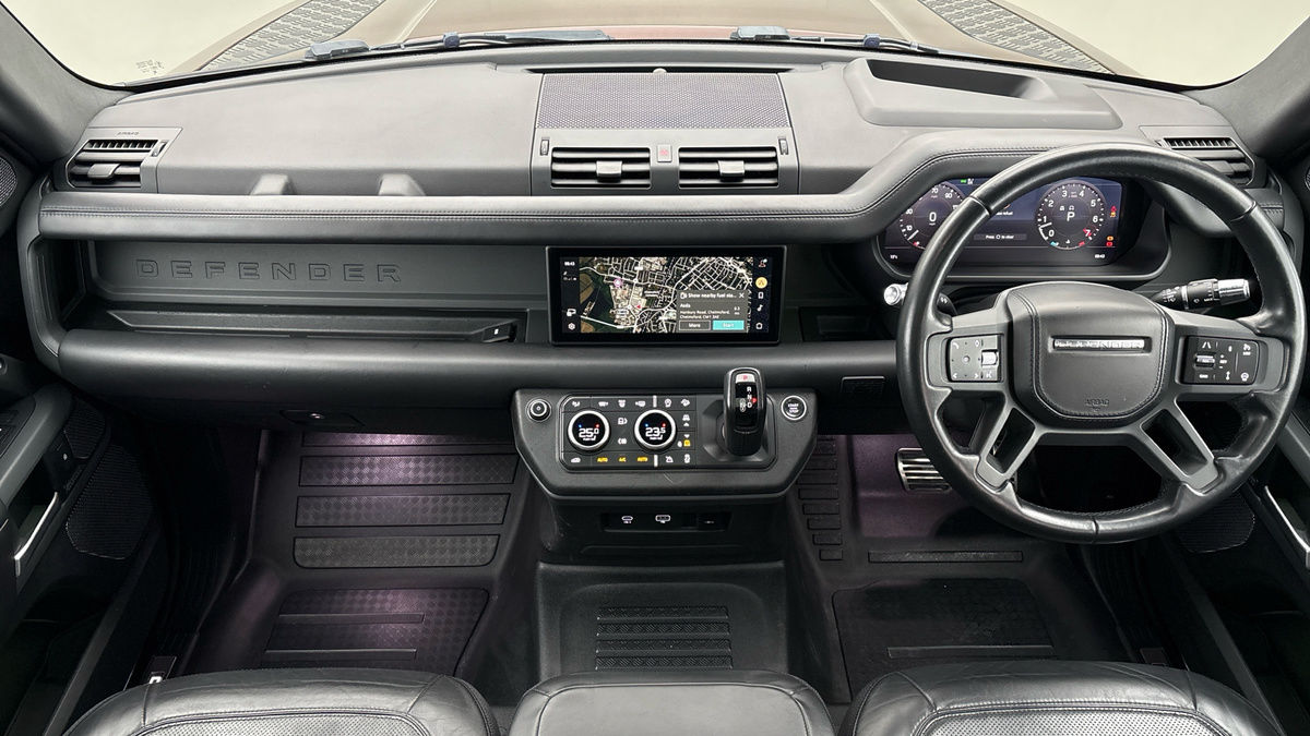 Land Rover Defender 110 Image 12