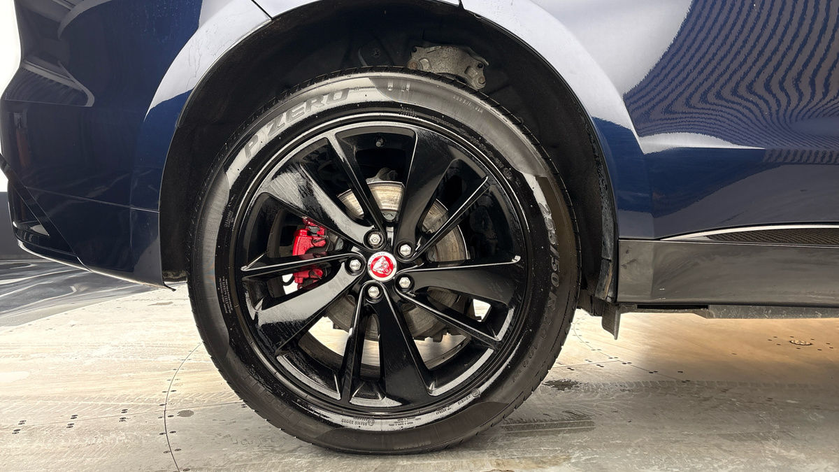 Jaguar F-PACE Image 10