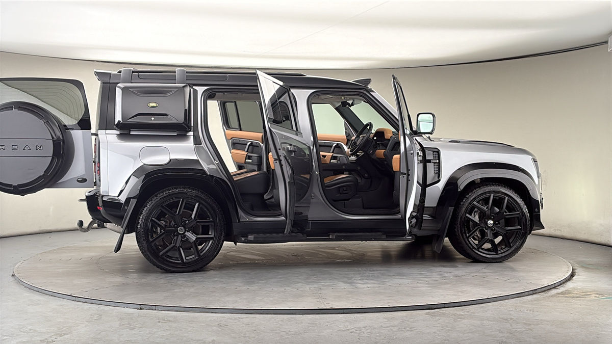 More views of Land Rover Defender 110