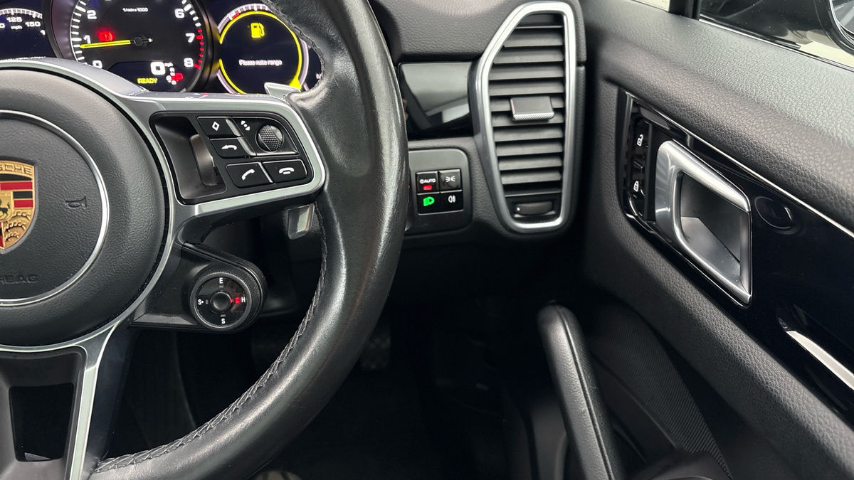 Porsche Cayenne Image 14