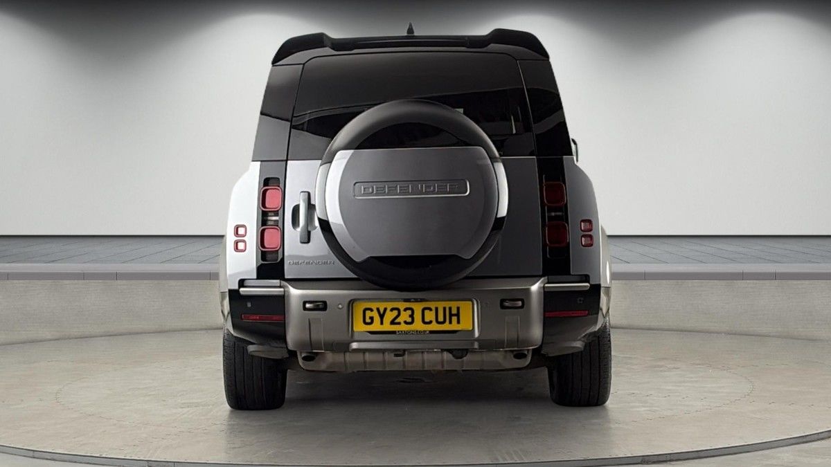 Land Rover Defender 130 Image 4
