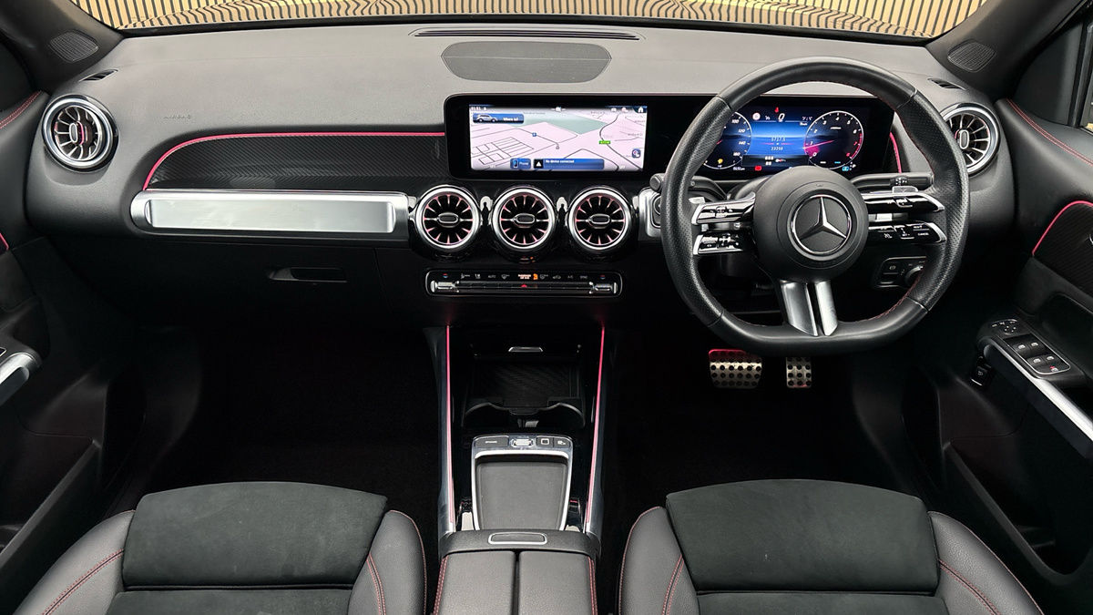 Mercedes-Benz GLB Image 12