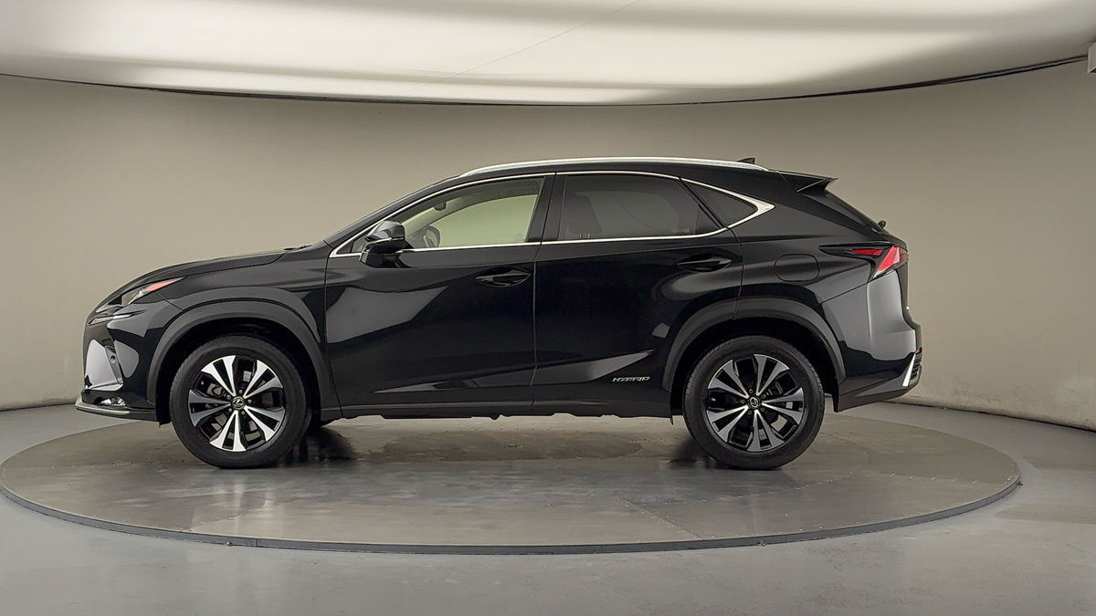 Lexus NX Image 15