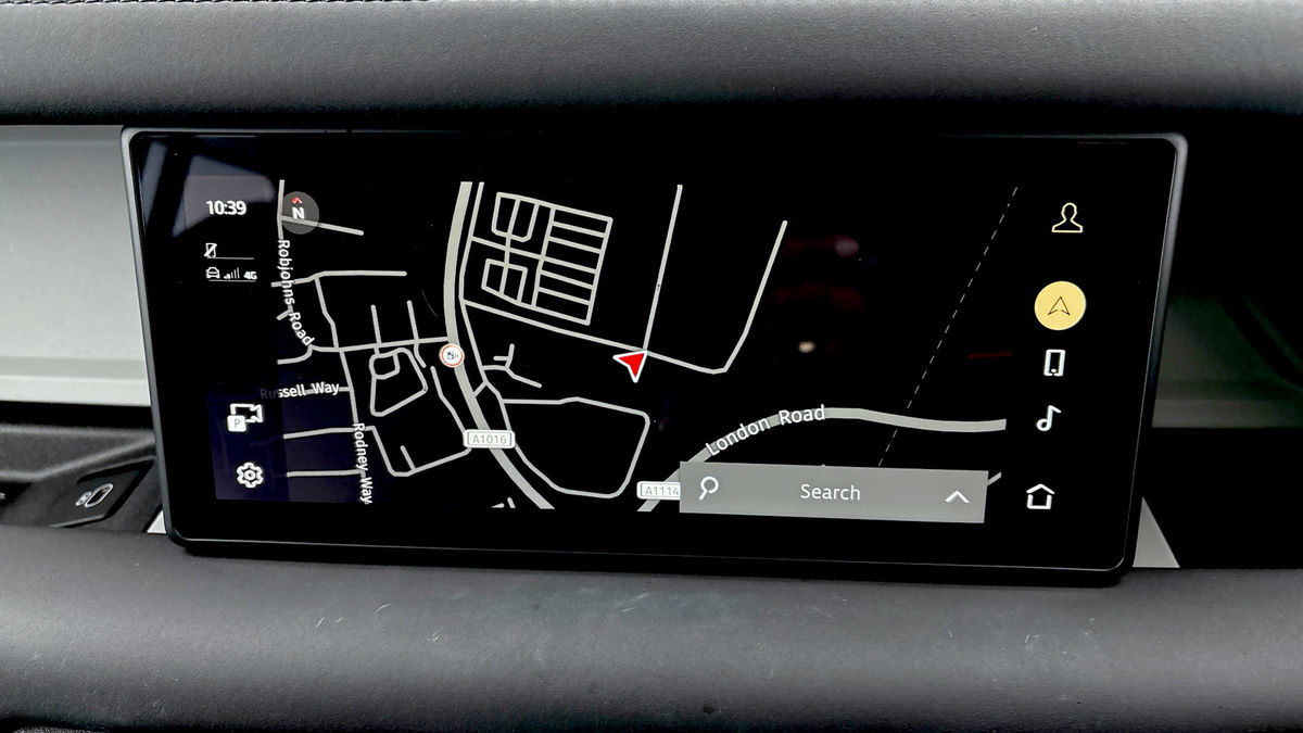 Land Rover Defender 110 Image 17