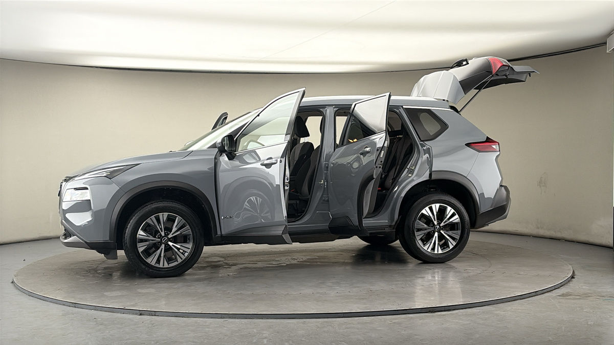 More views of Nissan X-Trail