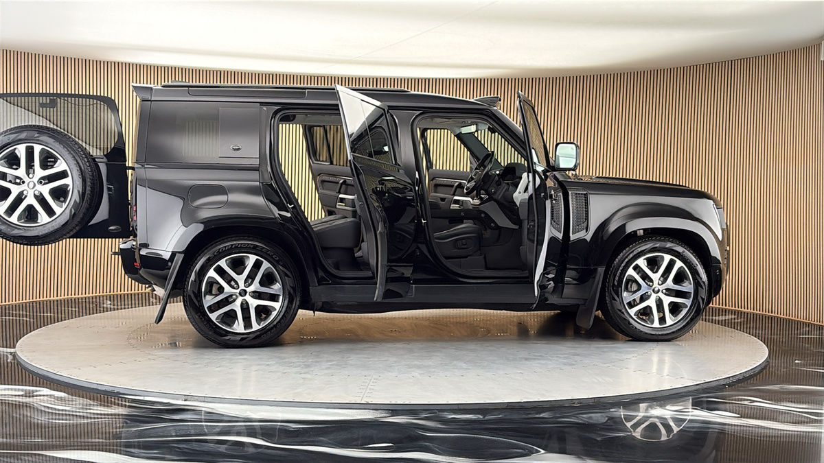 More views of Land Rover Defender 110