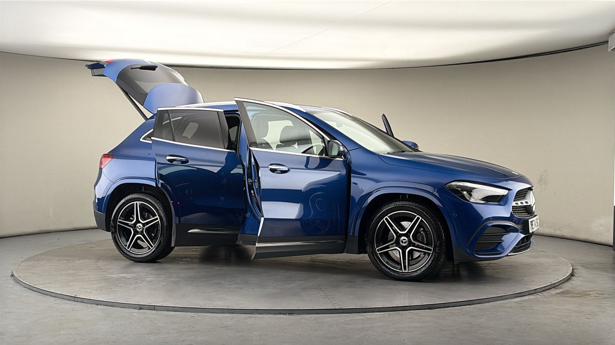 More views of Mercedes-Benz GLA