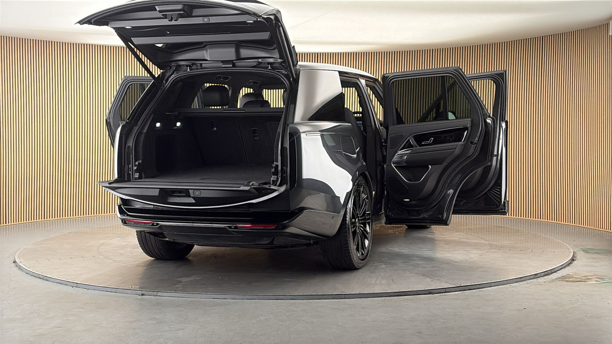 More views of Land Rover Range Rover