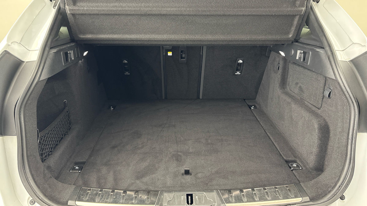 Jaguar F-PACE Image 11