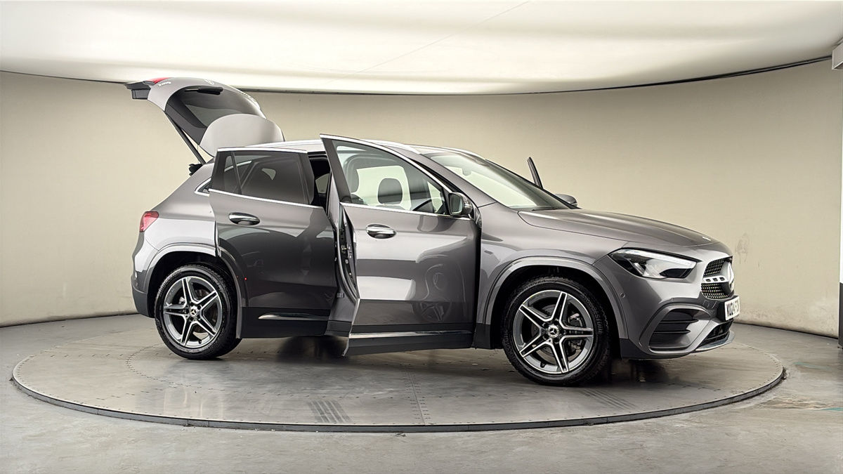 More views of Mercedes-Benz GLA