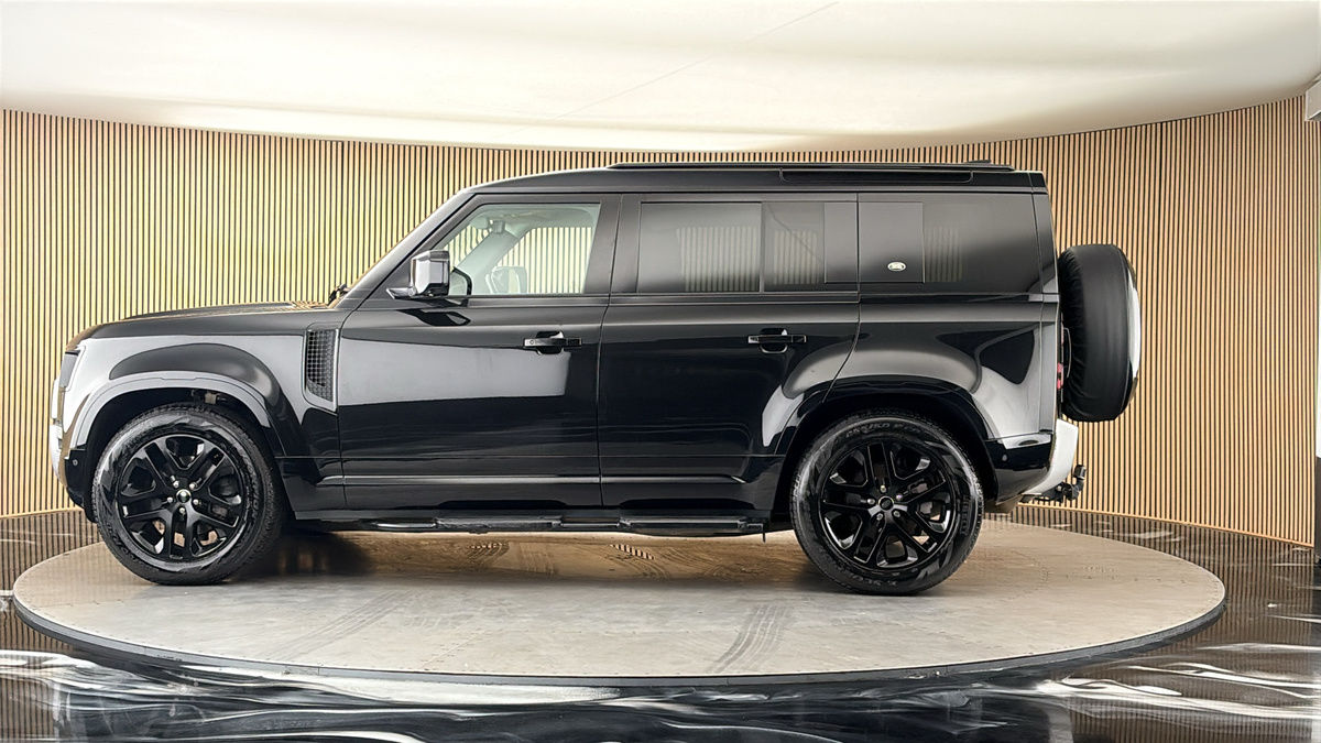 More views of Land Rover Defender 110