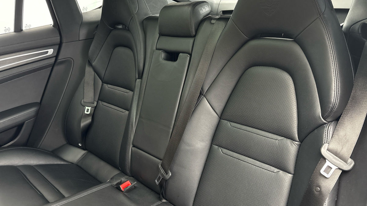 Porsche Panamera Image 8