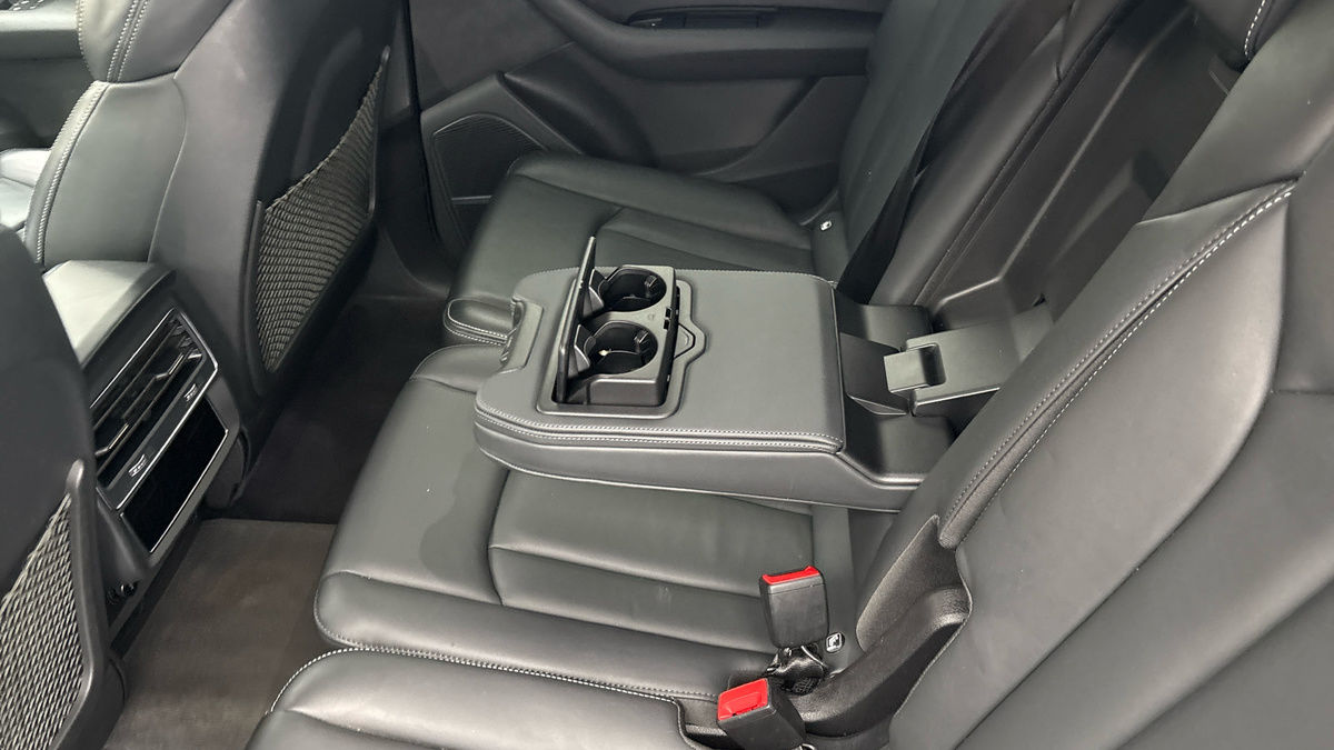 Audi Q7 Image 9