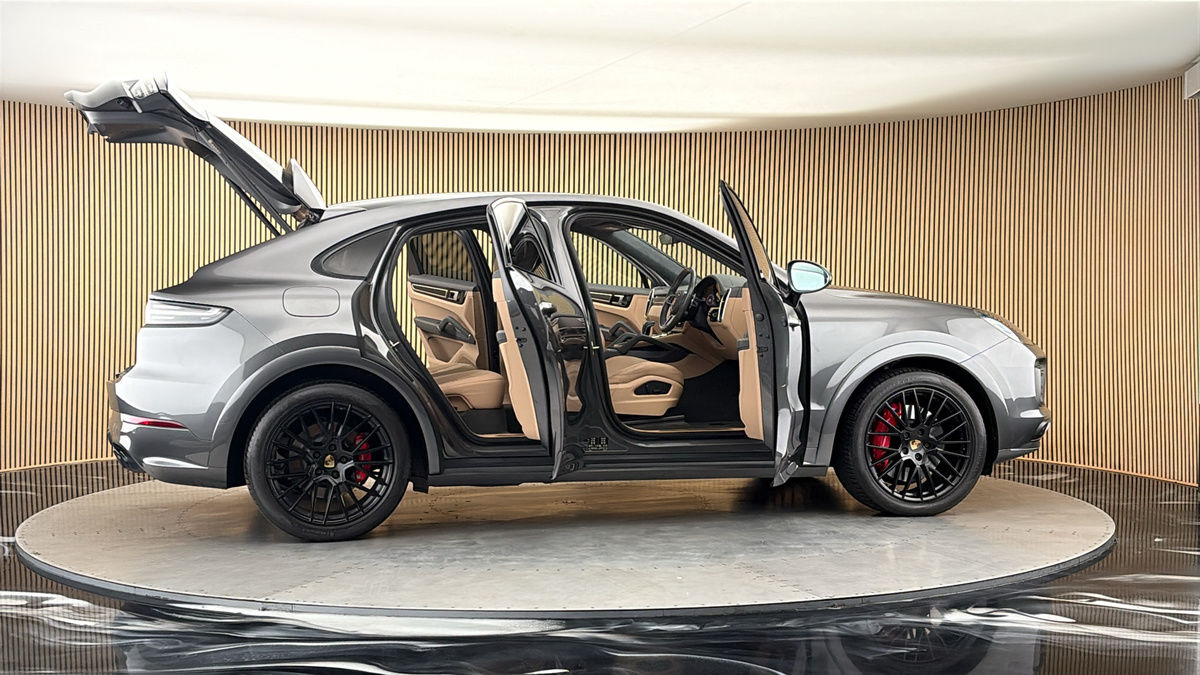 More views of Porsche Cayenne