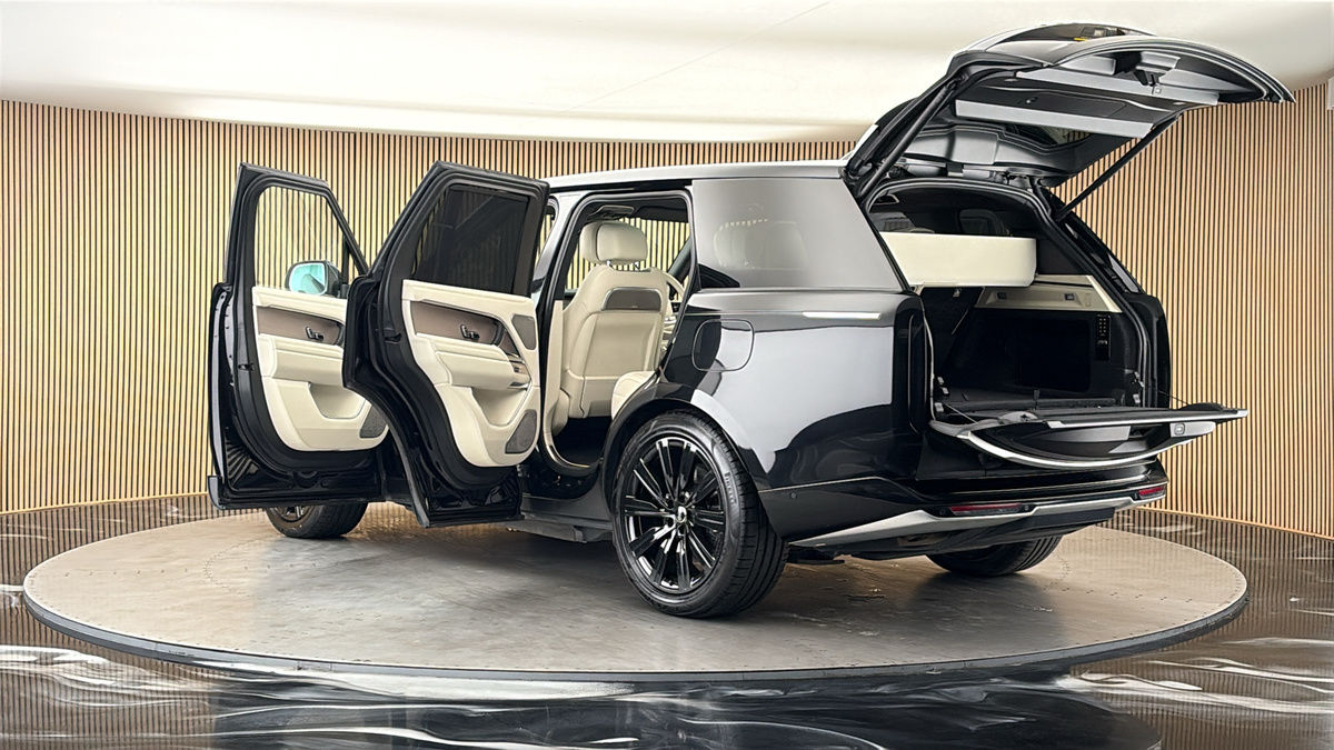 More views of Land Rover Range Rover