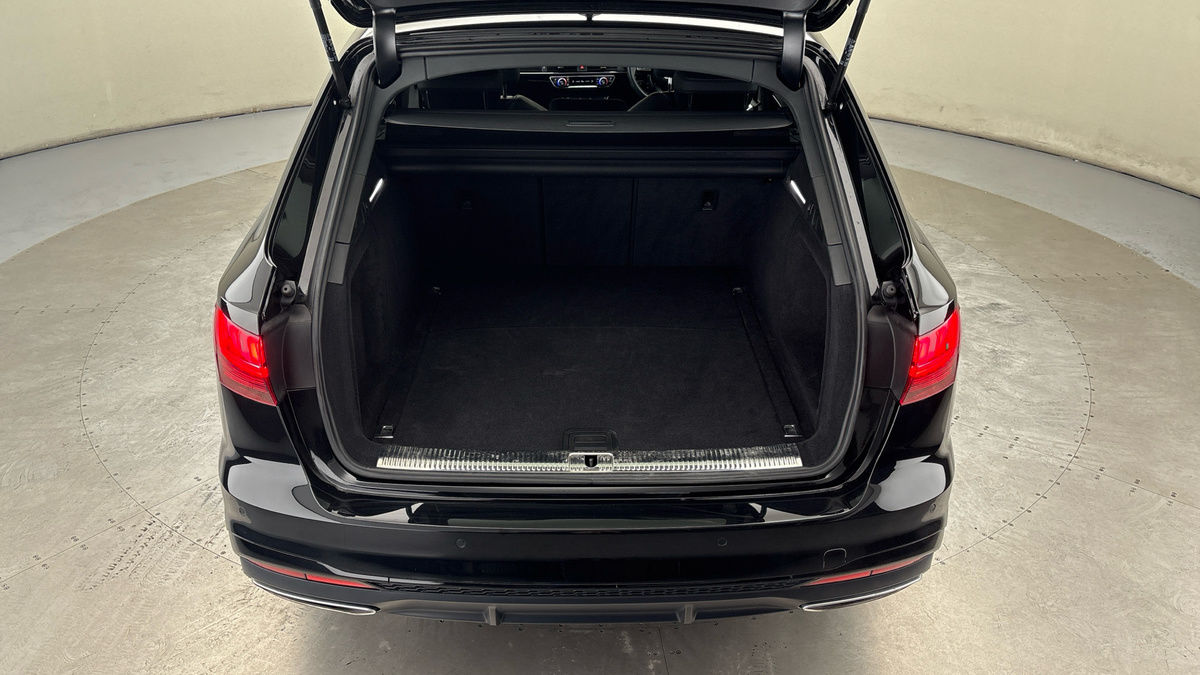 Audi A4 Avant Image 11