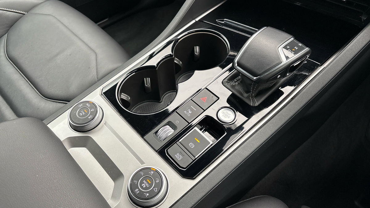 Volkswagen Touareg Image 18