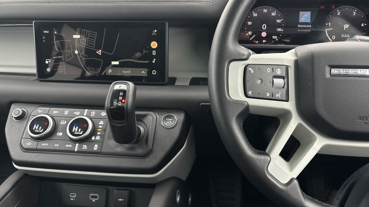 Land Rover Defender 110 Urban Image 25