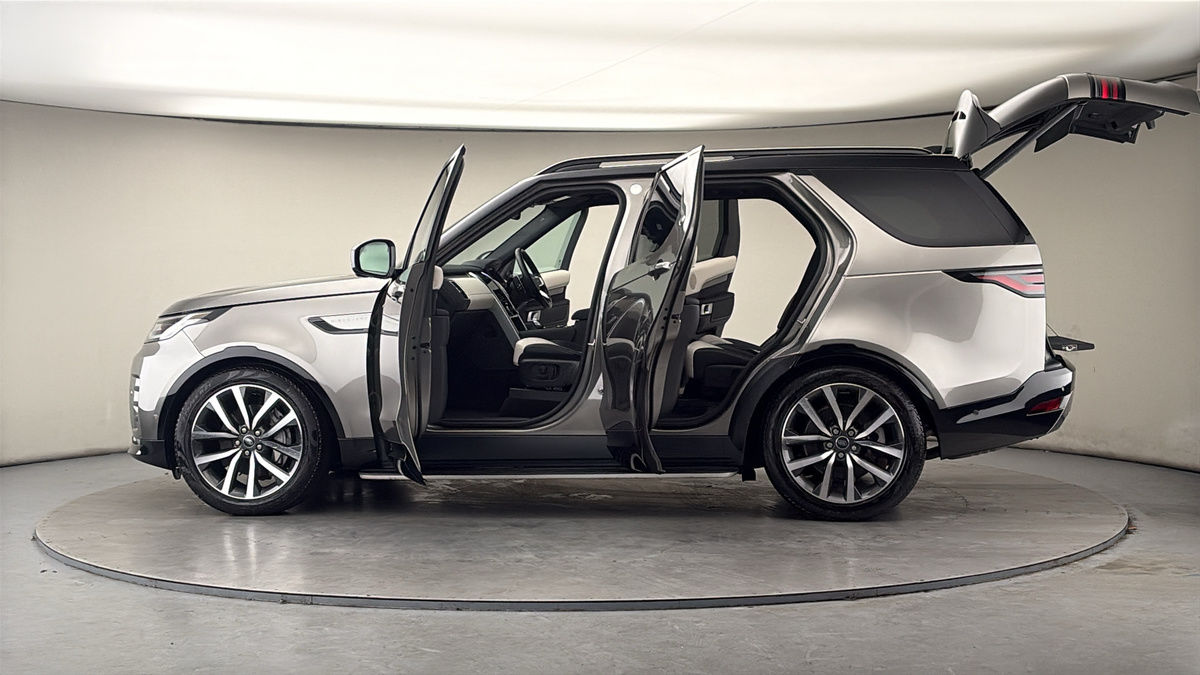 More views of Land Rover Discovery