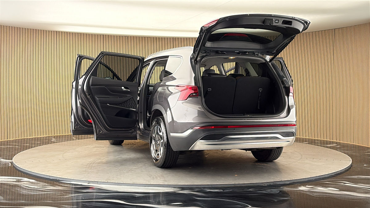 More views of Hyundai Santa Fe