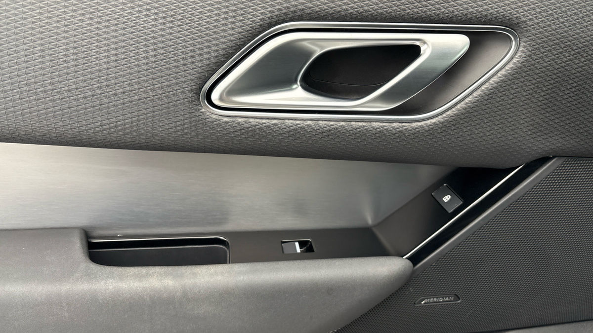 Land Rover Range Rover Velar Image 19