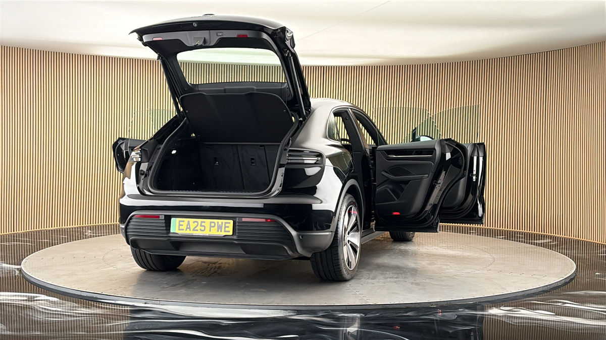 More views of Porsche Macan