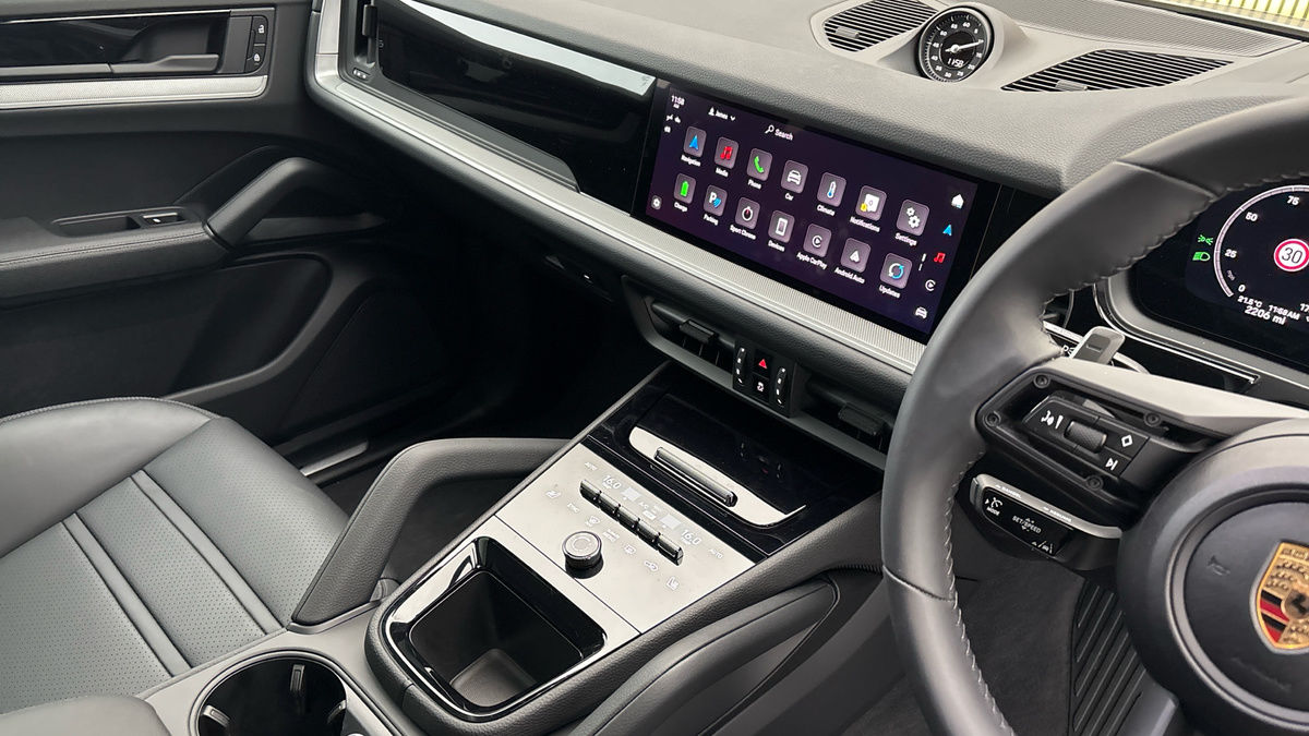 Porsche Cayenne Image 18