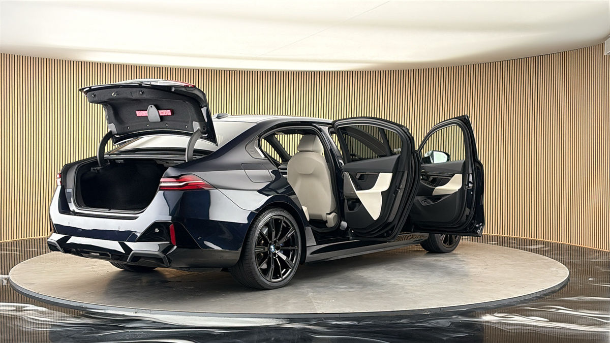 More views of BMW i5