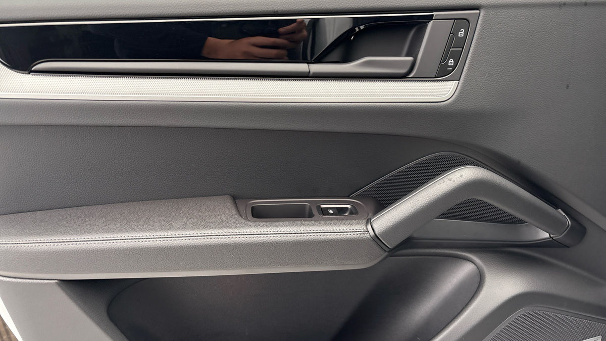Porsche Cayenne Image 19
