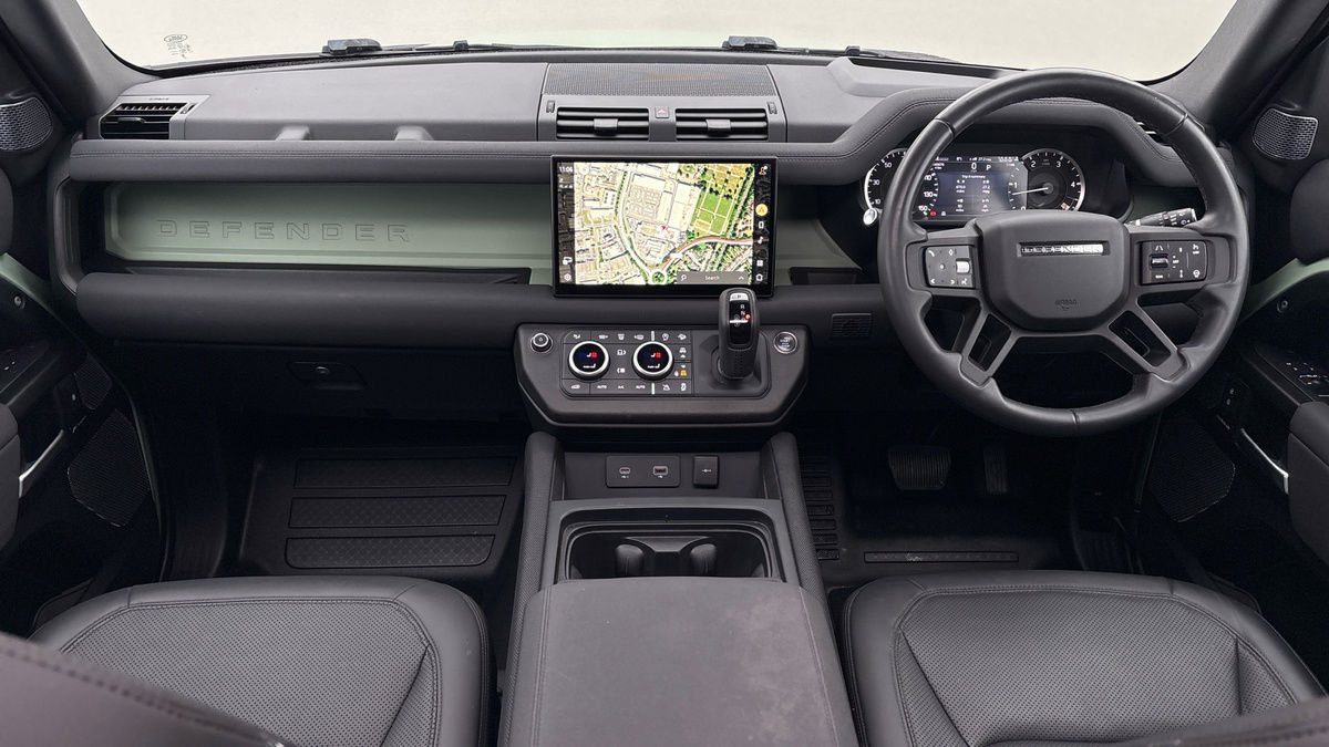 Land Rover Defender 110 Image 12