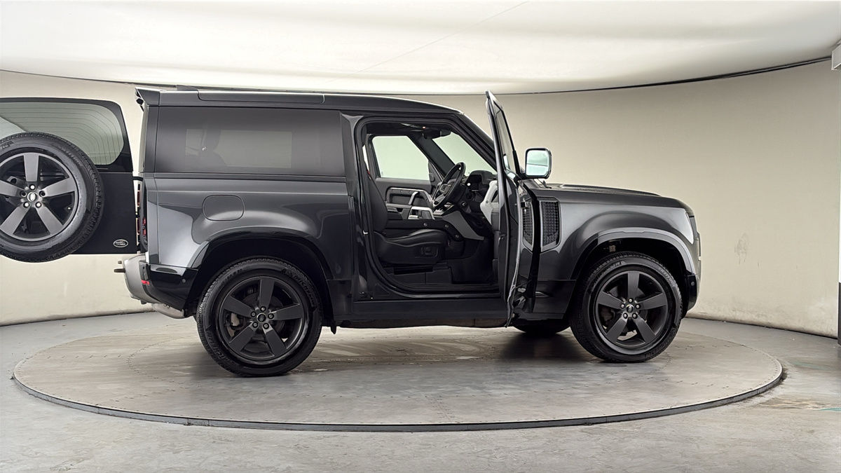 More views of Land Rover Defender 90