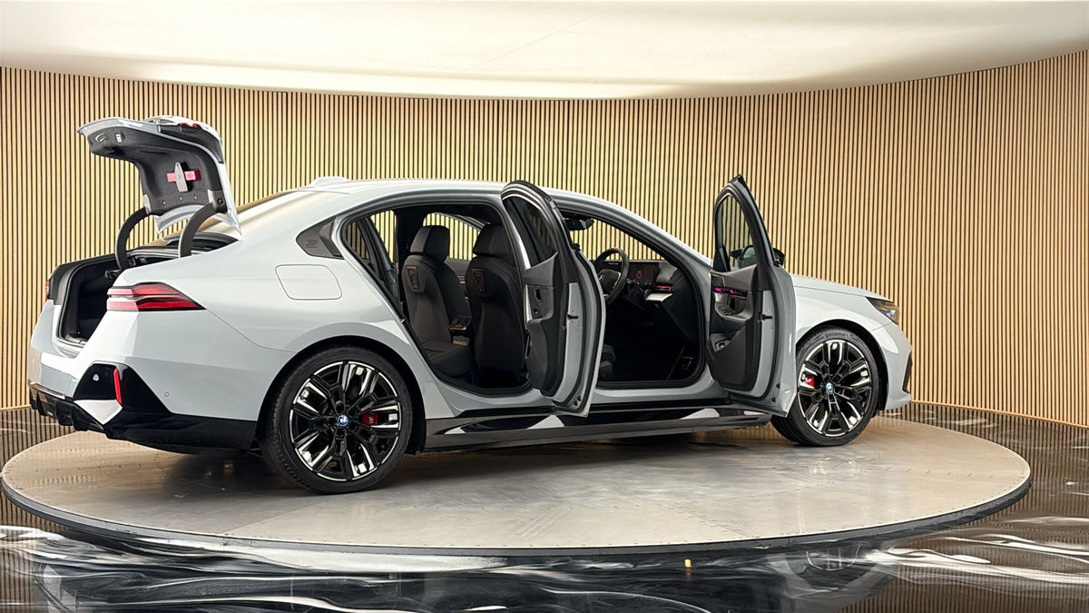 More views of BMW i5