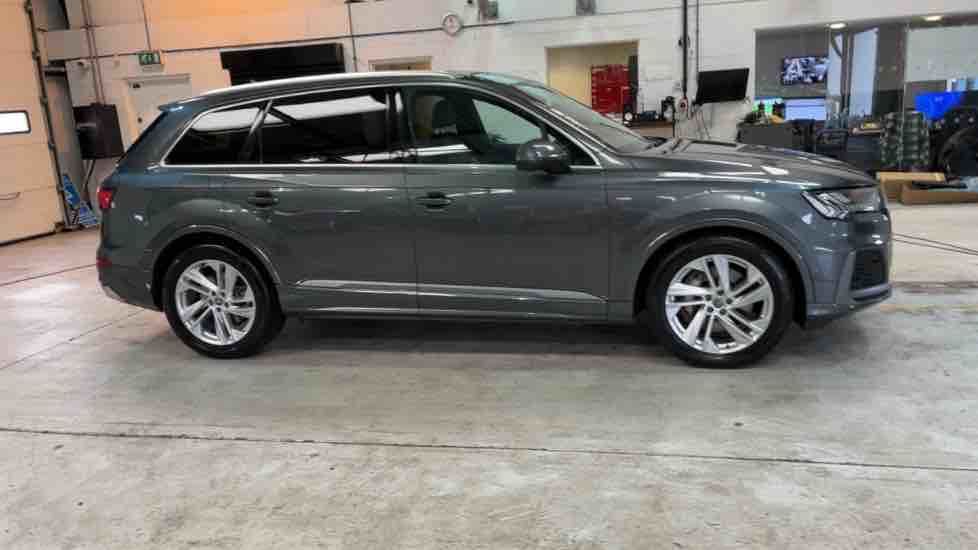 More views of Audi Q7