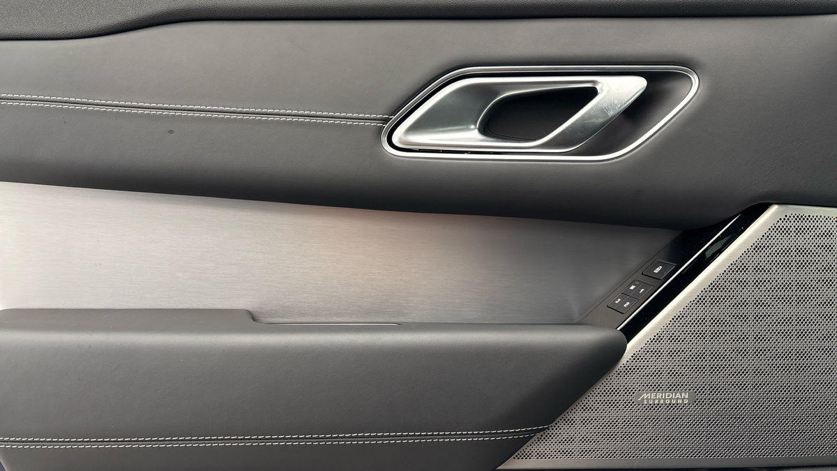 Land Rover Range Rover Velar Image 19