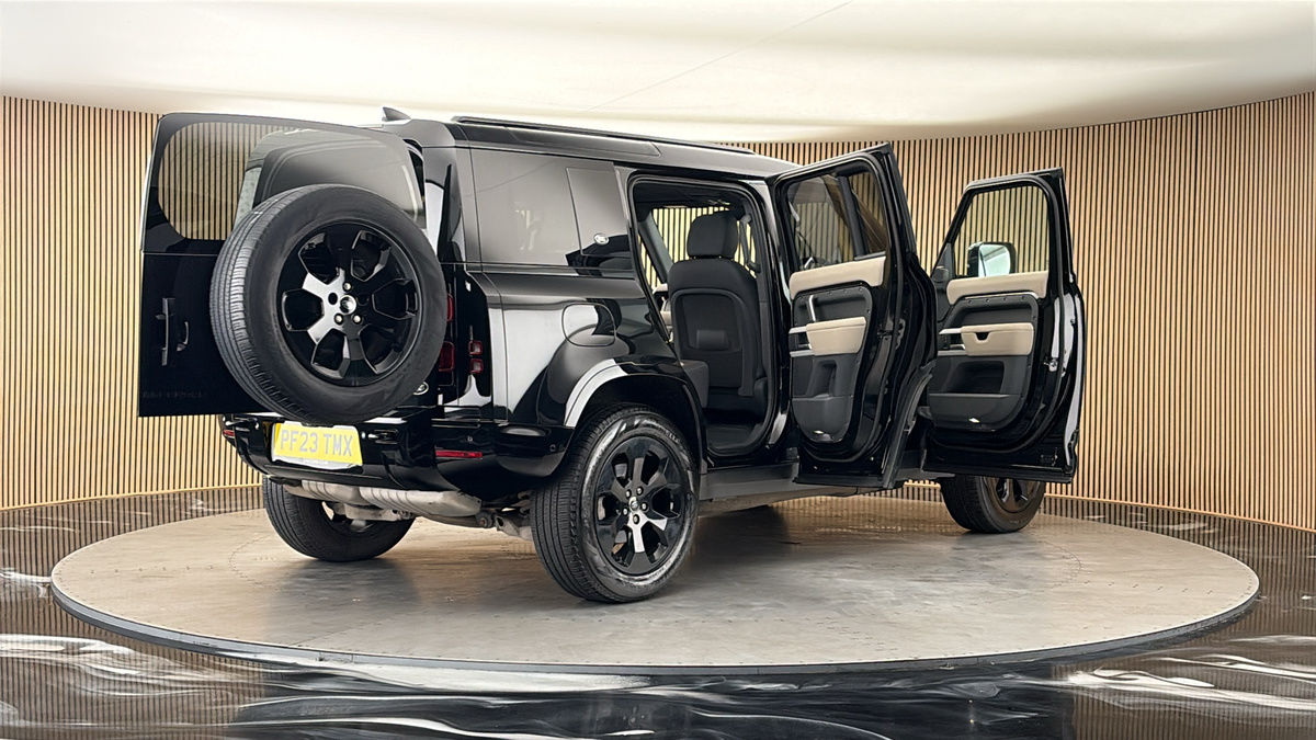 More views of Land Rover Defender 110