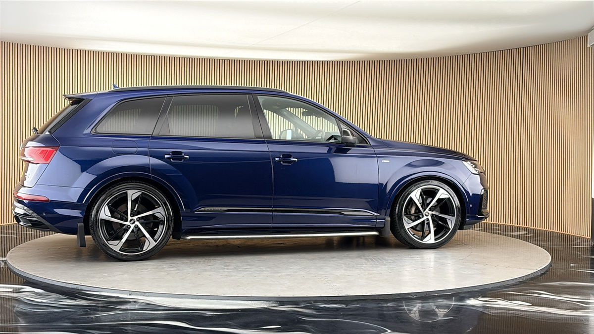 More views of Audi Q7
