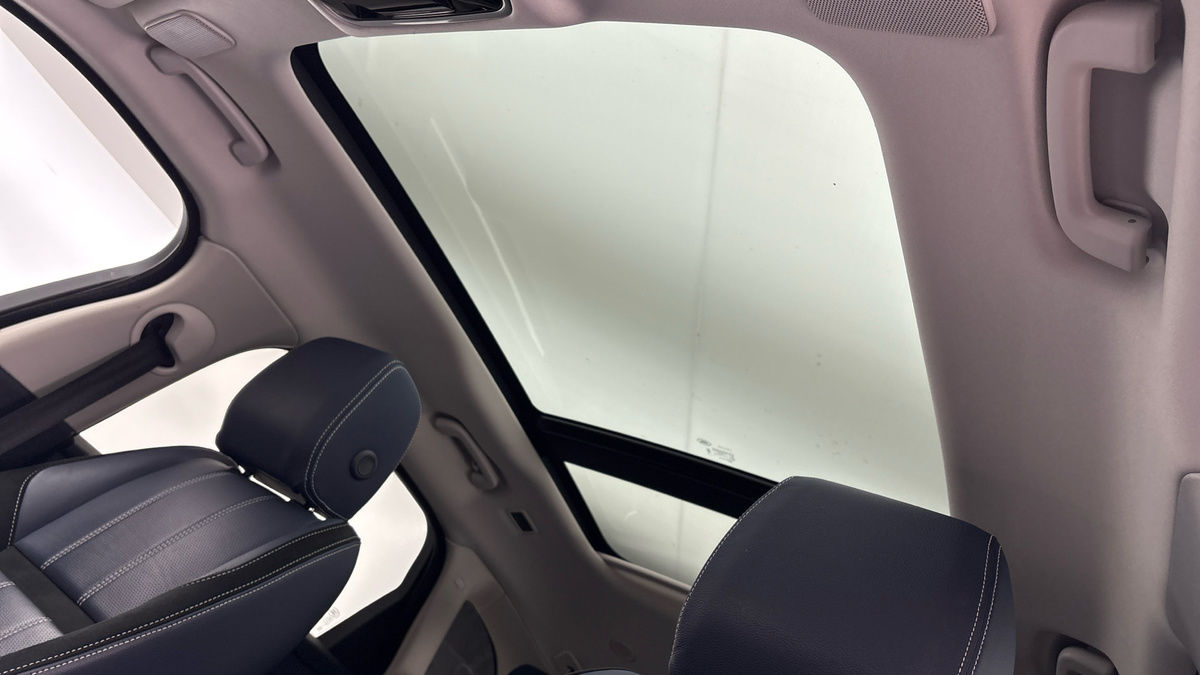 Land Rover Range Rover Velar Image 6