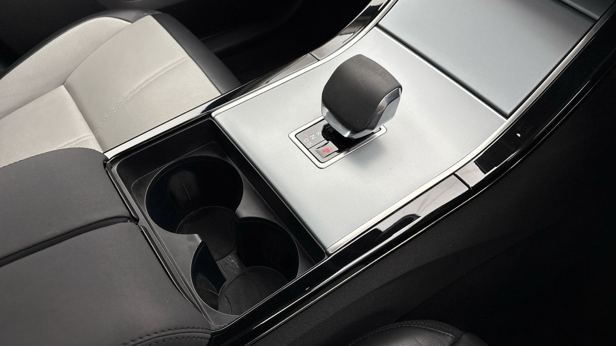 Land Rover Range Rover Velar Image 18