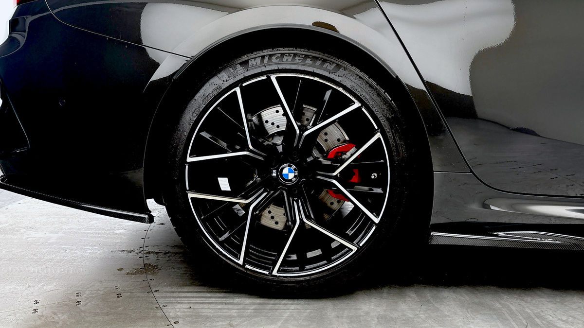 BMW M8 Image 10