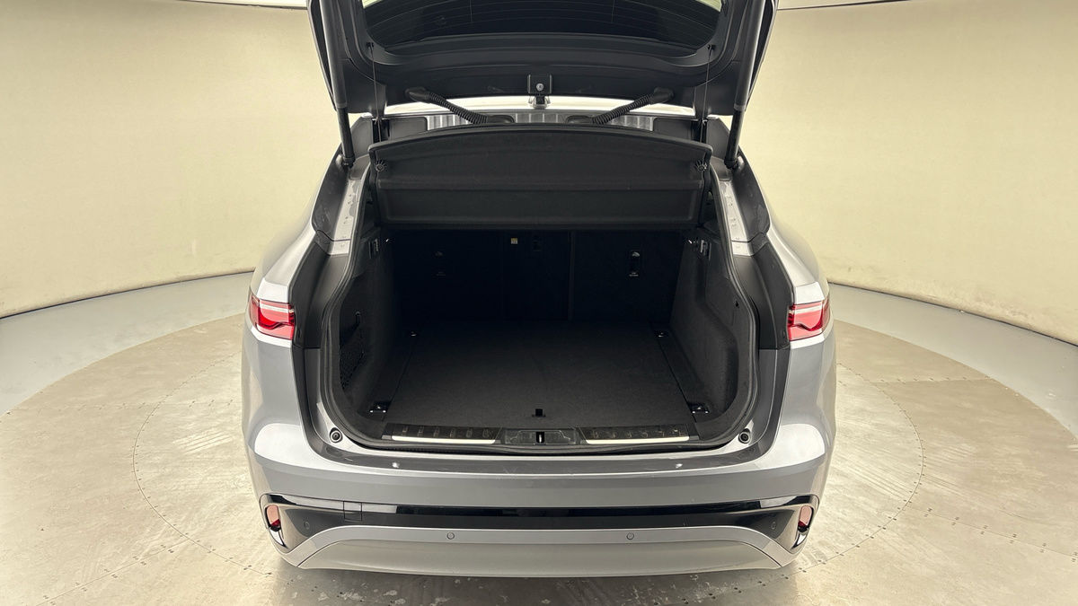 Jaguar F-PACE Image 11